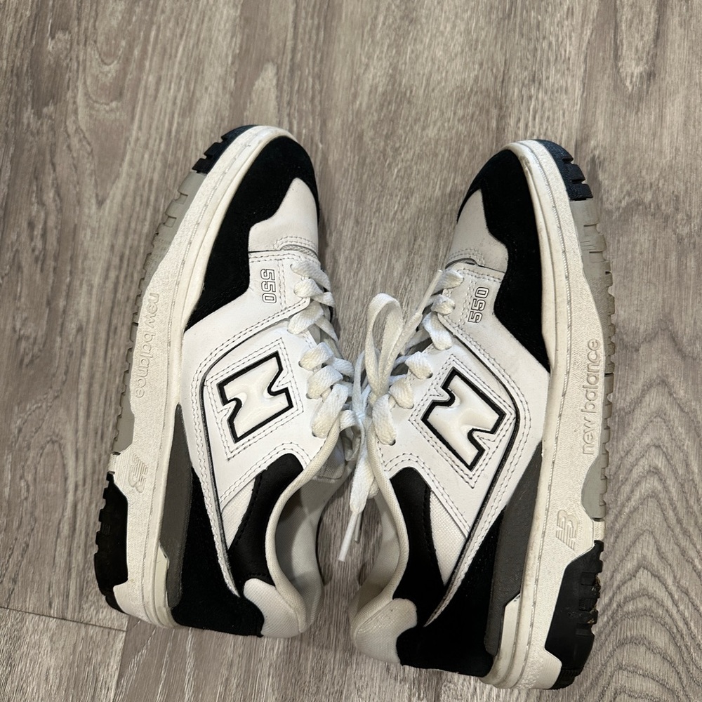 New balance sneakers - worn twice - great condition- women’s size 6 - ‼️SOLD‼️